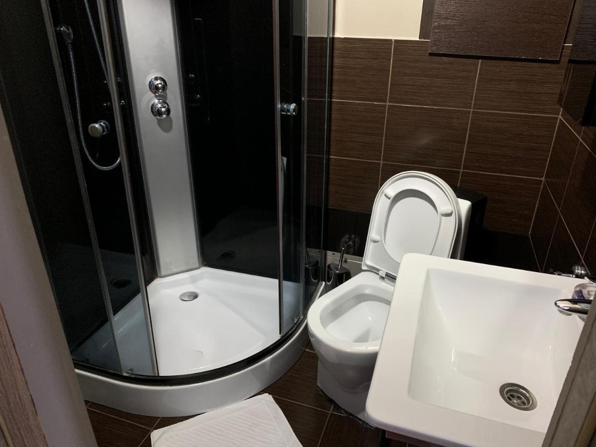 Hotel Deluxe Plaza Ałma Ata Zewnętrze zdjęcie