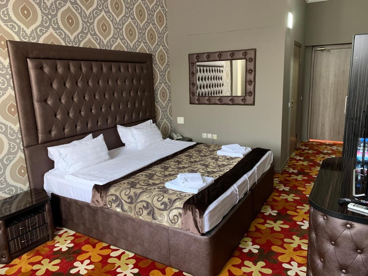 Hotel Deluxe Plaza Ałma Ata Zewnętrze zdjęcie