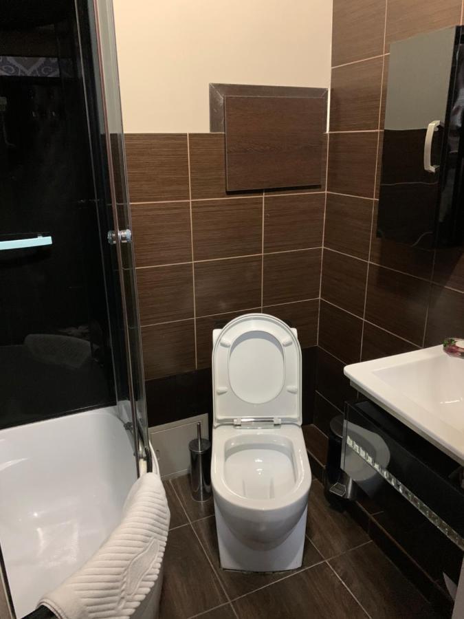 Hotel Deluxe Plaza Ałma Ata Zewnętrze zdjęcie
