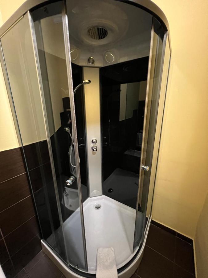 Hotel Deluxe Plaza Ałma Ata Zewnętrze zdjęcie