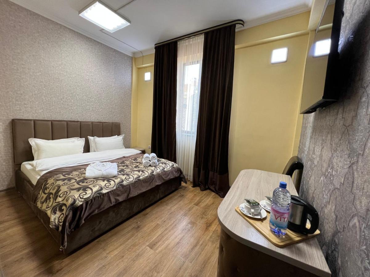 Hotel Deluxe Plaza Ałma Ata Zewnętrze zdjęcie