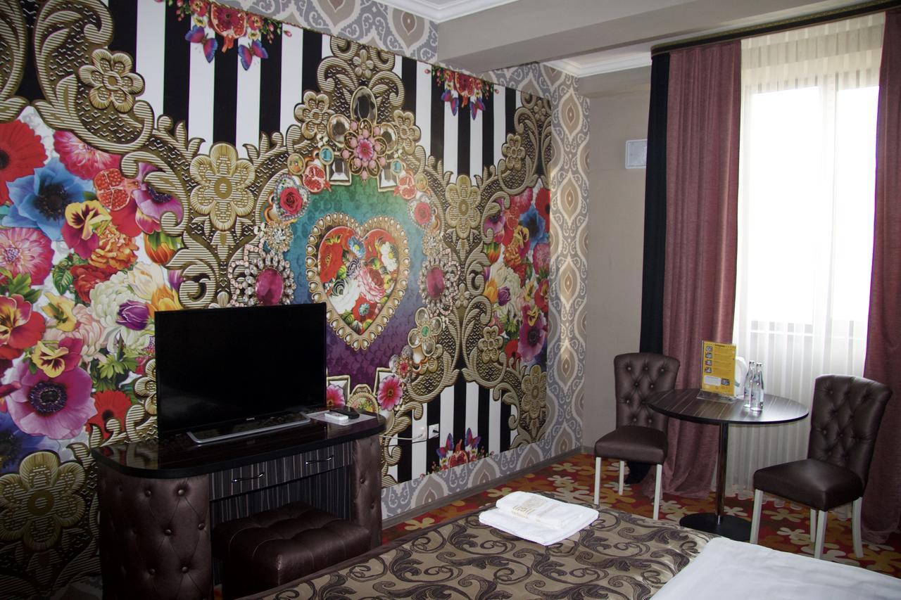Hotel Deluxe Plaza Ałma Ata Zewnętrze zdjęcie