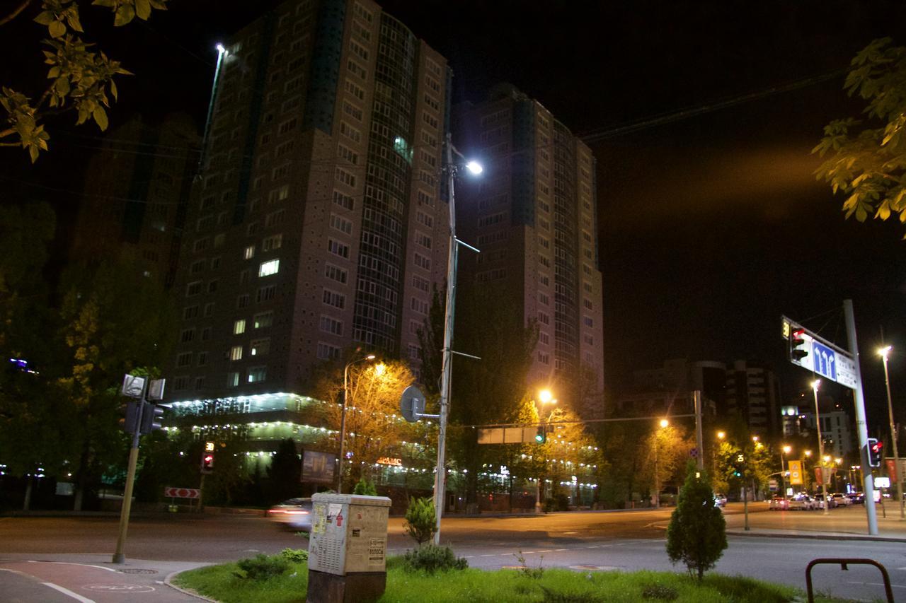 Hotel Deluxe Plaza Ałma Ata Zewnętrze zdjęcie
