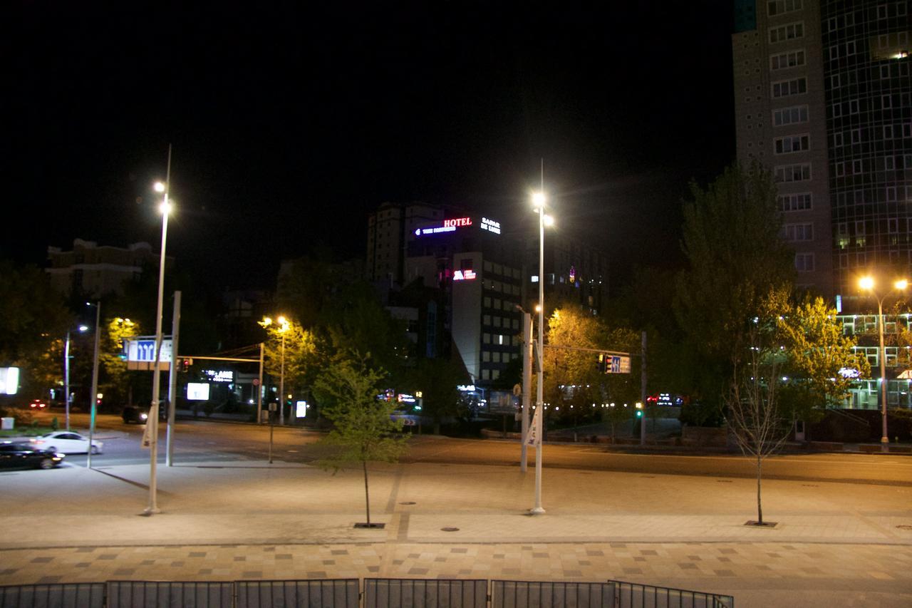 Hotel Deluxe Plaza Ałma Ata Zewnętrze zdjęcie