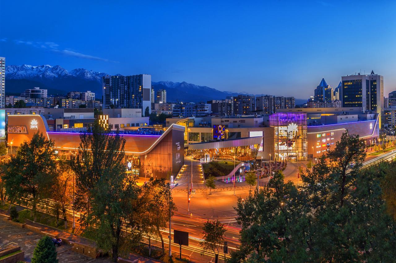 Hotel Deluxe Plaza Ałma Ata Zewnętrze zdjęcie