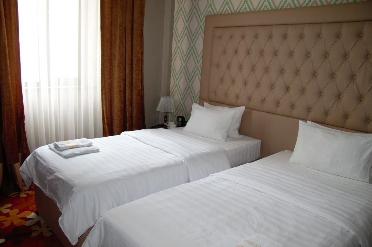 Hotel Deluxe Plaza Ałma Ata Zewnętrze zdjęcie